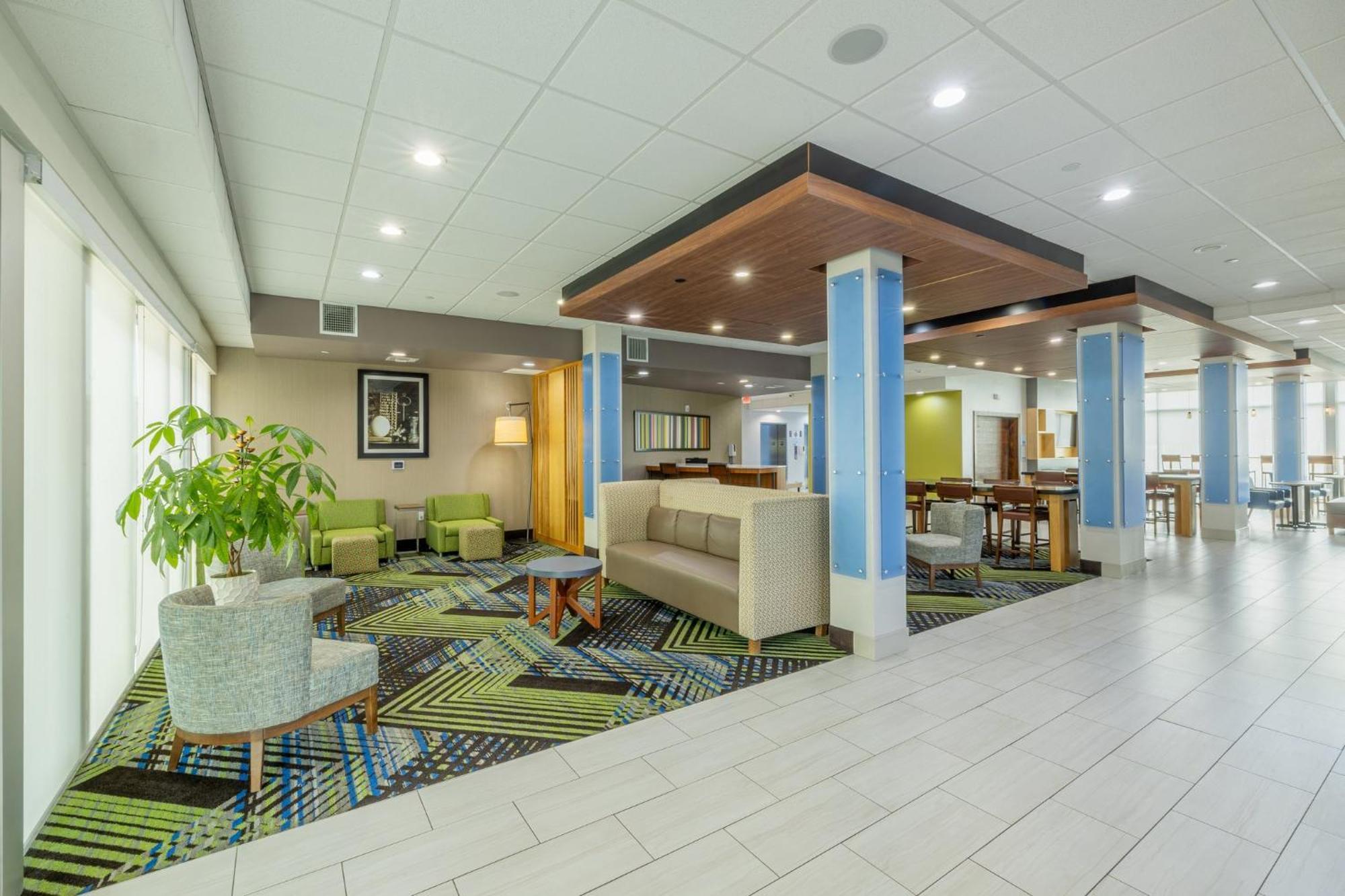 Holiday Inn Express & Suites - Lindale By Ihg Exterior foto