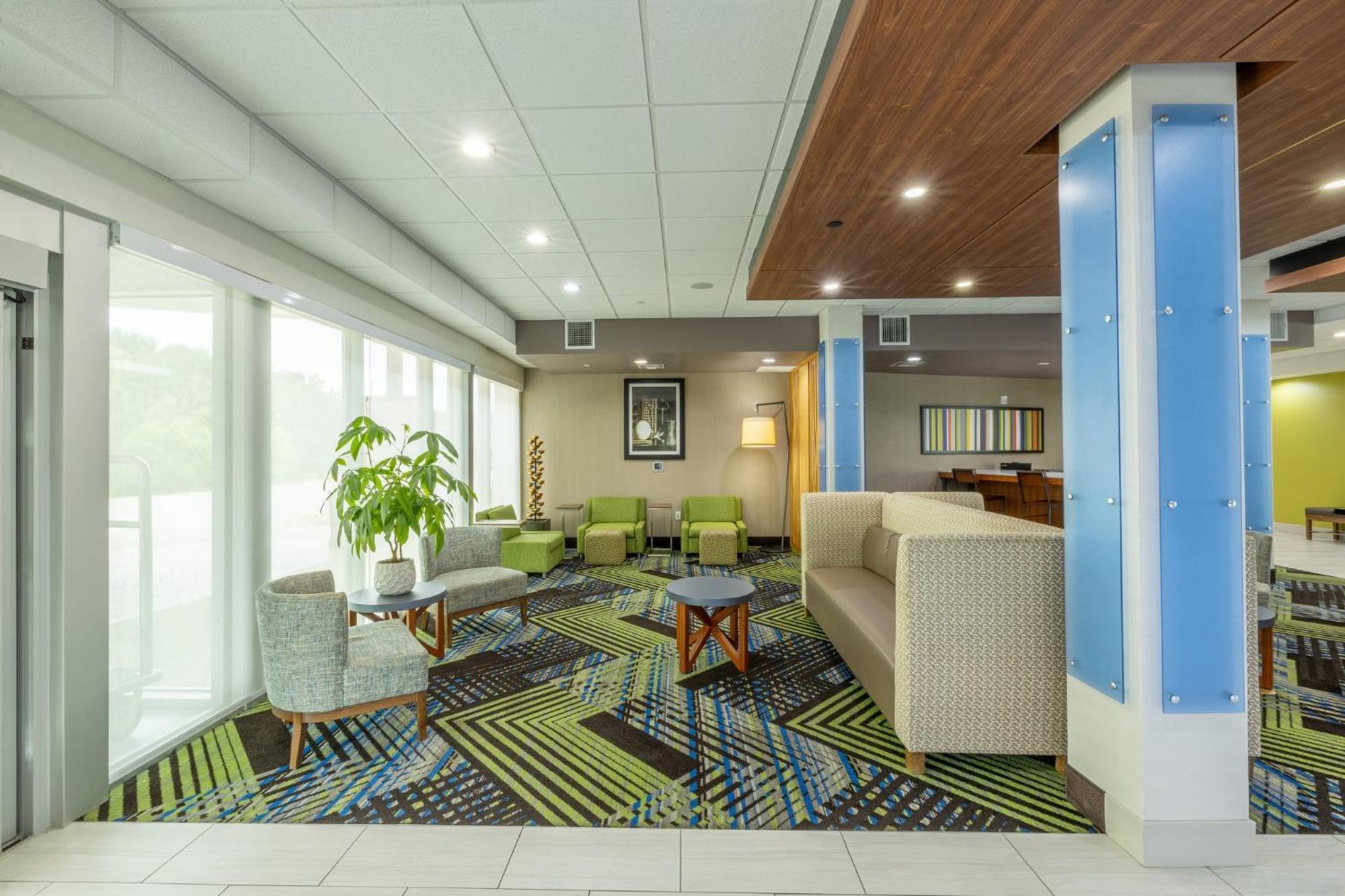Holiday Inn Express & Suites - Lindale By Ihg Exterior foto