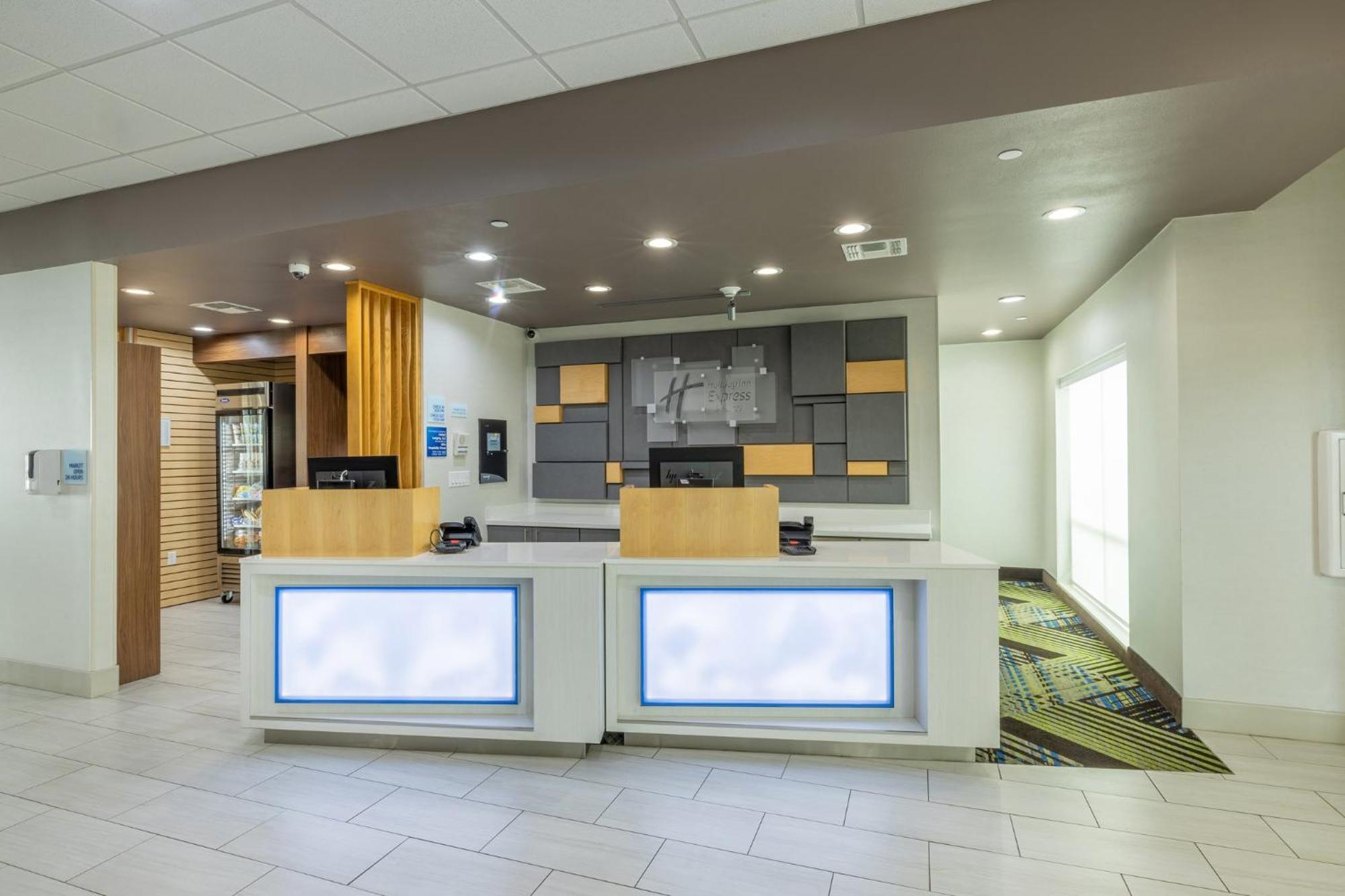 Holiday Inn Express & Suites - Lindale By Ihg Exterior foto